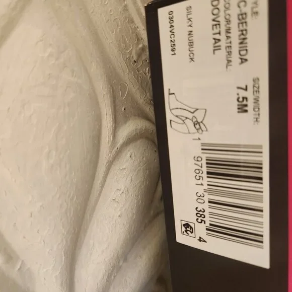 Vince Camuto Grey Leather " Bernida" Peep toe Heeled Sandals. NIB. Size Various - Picture 3 of 11